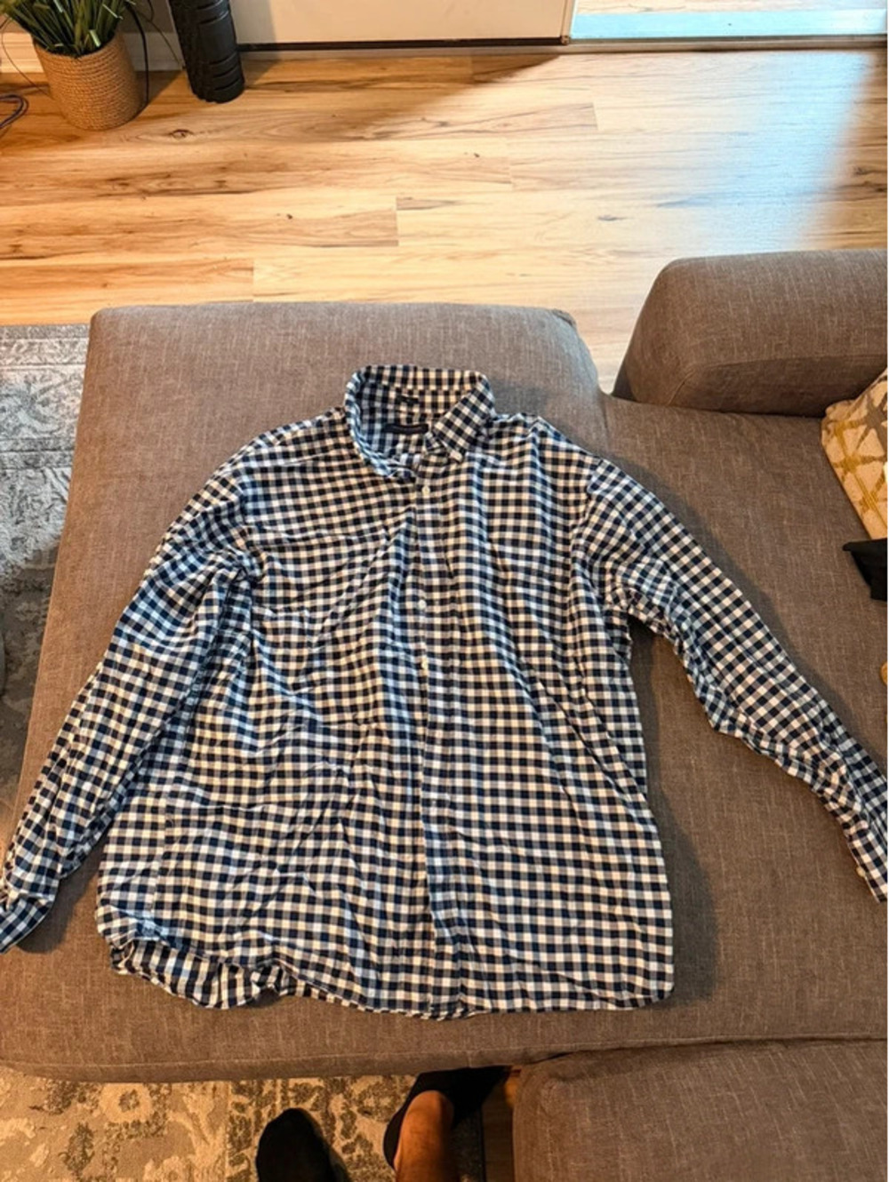 Tommy Hilfiger Men's Button-Up Shirt Size 18 34/35 Navy Blue White Checkered